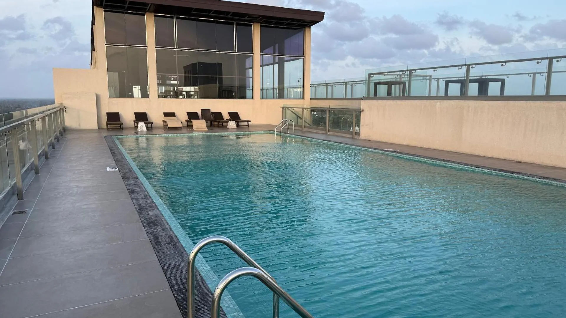 Ocean Breeze Seaview Studio By Aquablu Negombo Apartment